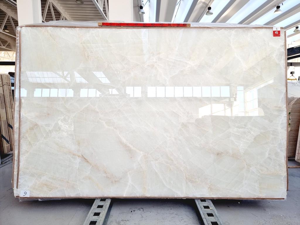 Onyx Crystal White